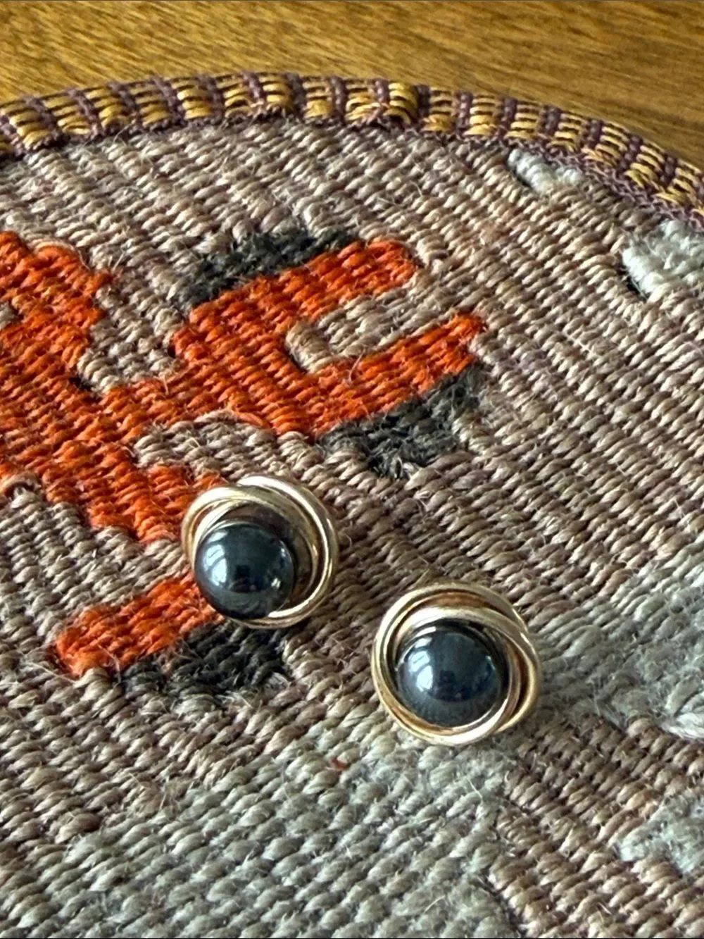 14k gold/Black Tahitian Pearl earrings